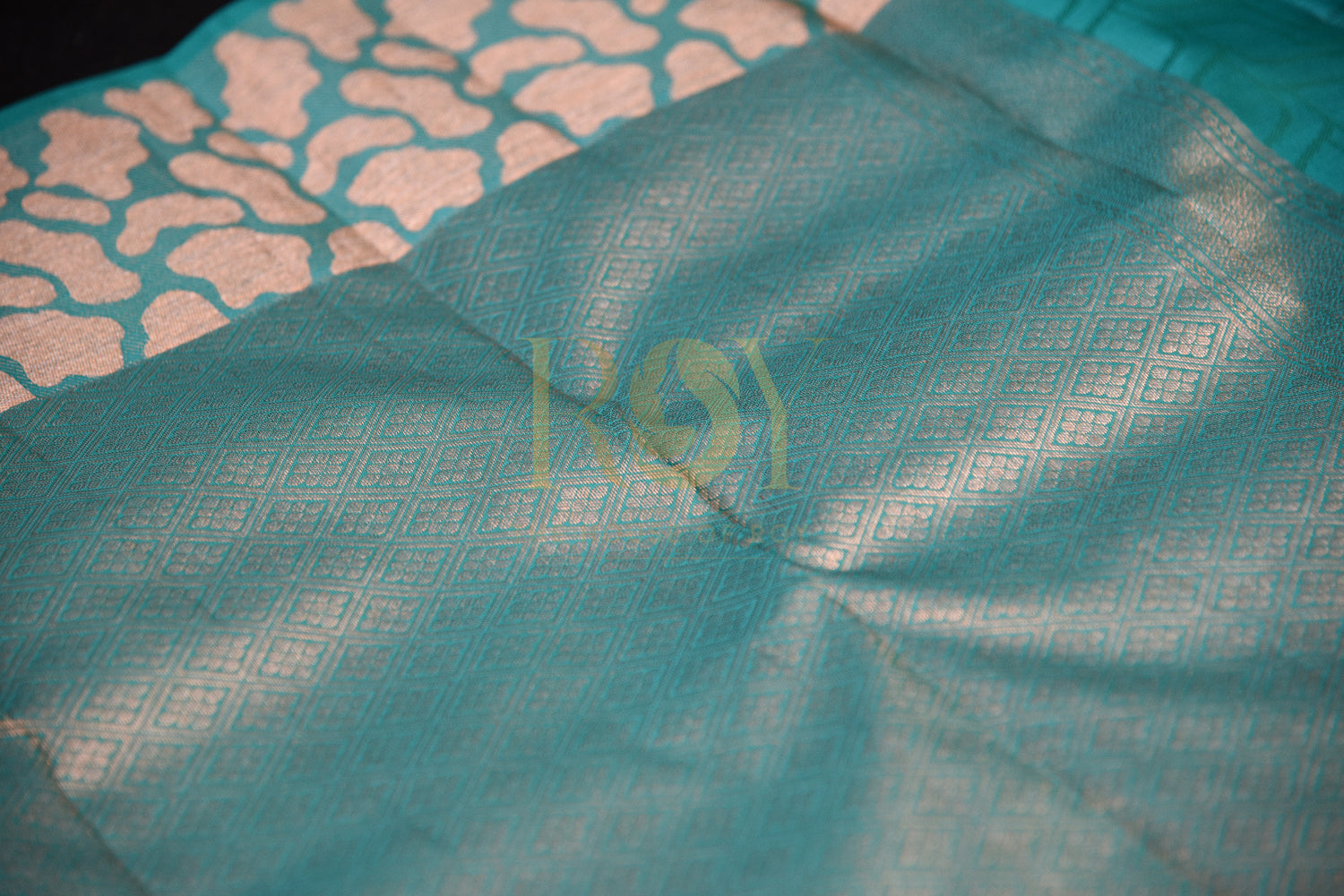 Green Silk Yarns Woven Saree