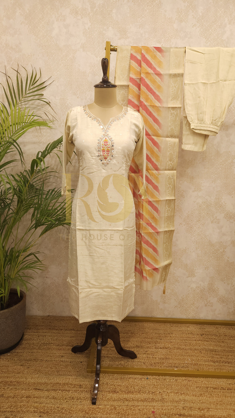 Off-White Shimmer Ready-to-Wear Saree