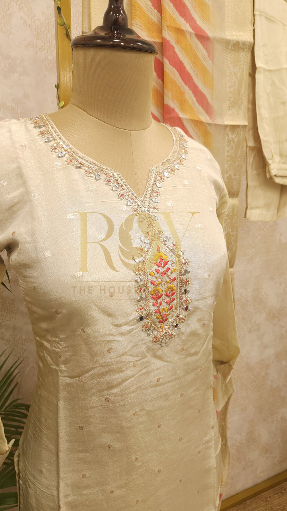 Off-White Shimmer Ready-to-Wear Saree