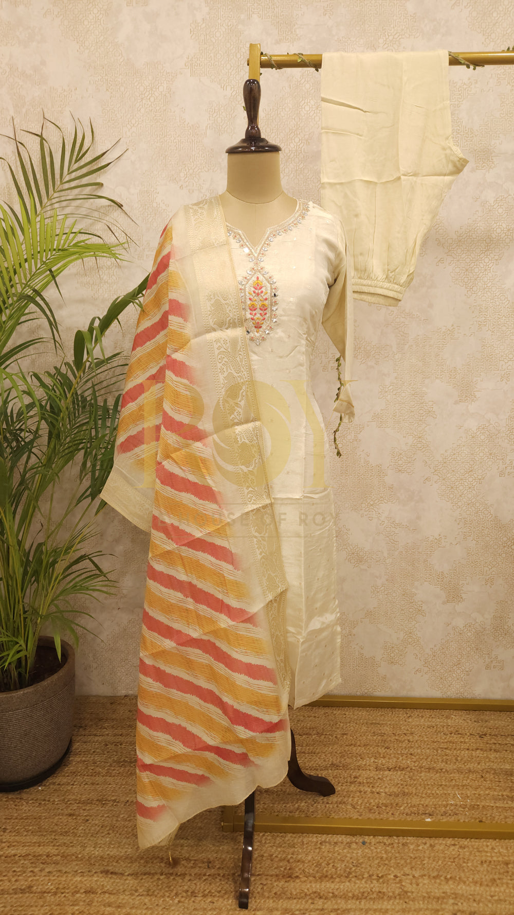 Off-White Shimmer Ready-to-Wear Saree