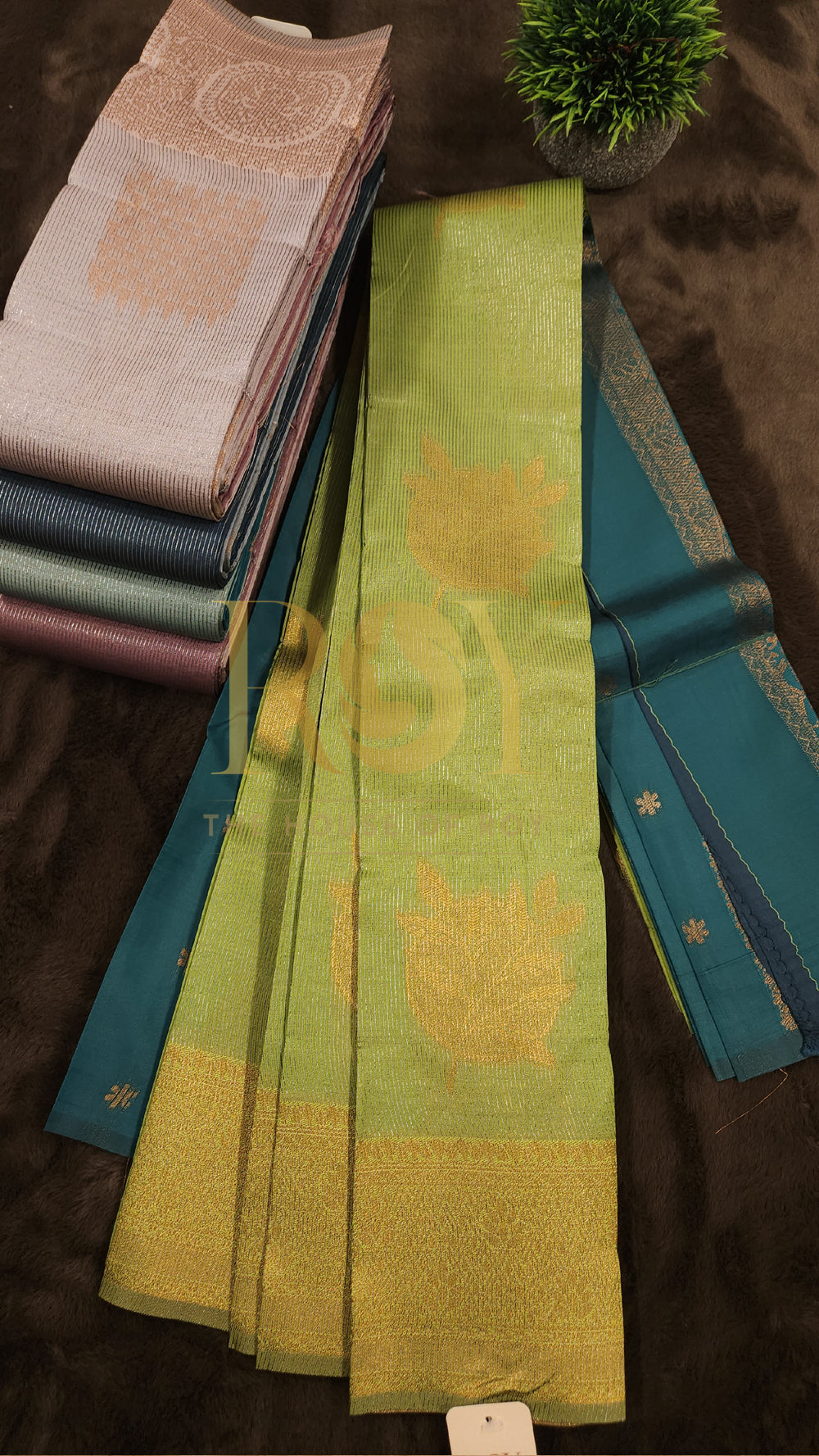 Olive Green Vaira Oosi Mix Silk Saree