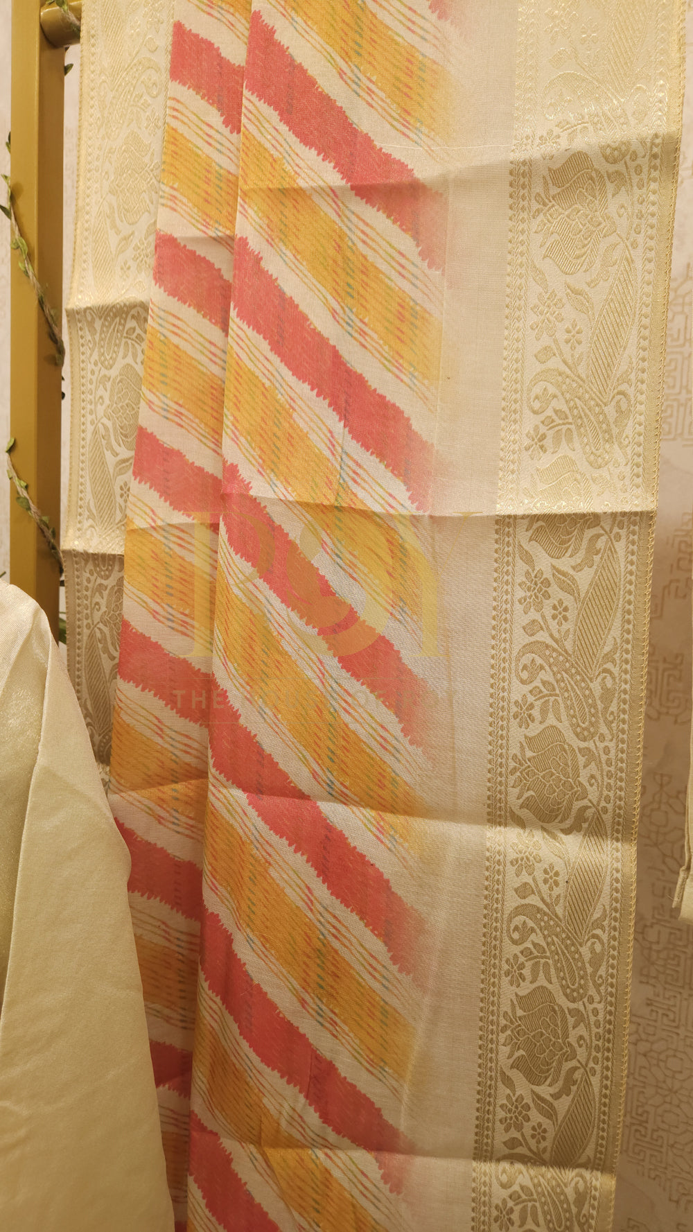 Off-White Shimmer Ready-to-Wear Saree
