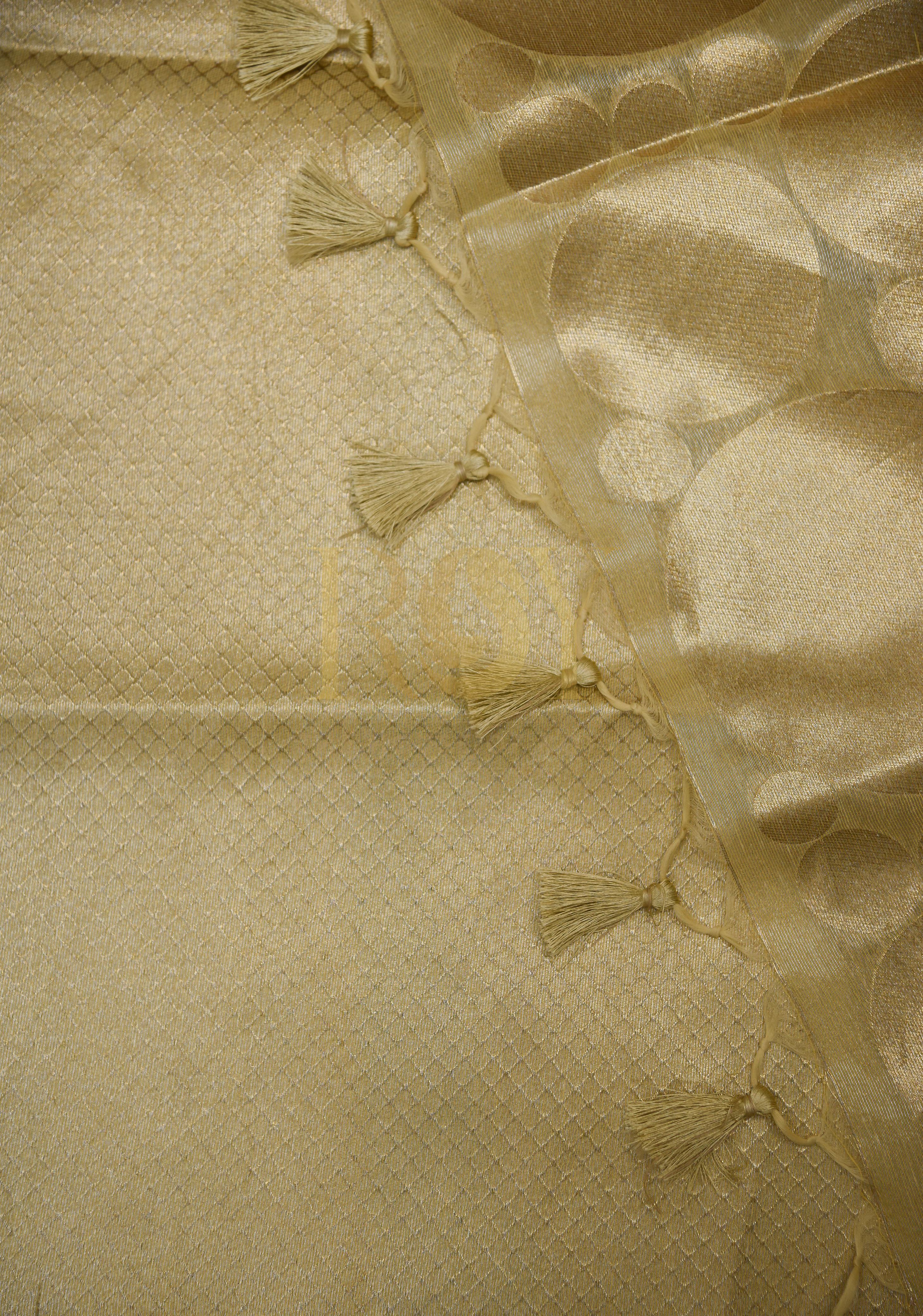 Art silk with a beautiful bubble zari design