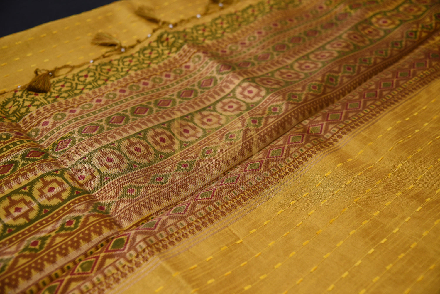 Patola Inspired Saree With Slub Yarn Weave And Contrast Pallu