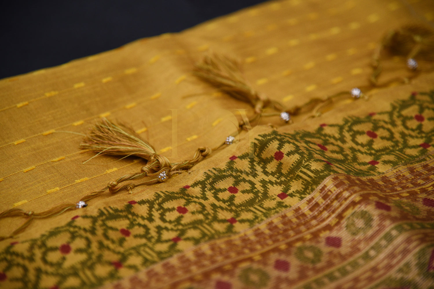 Patola Inspired Saree With Slub Yarn Weave And Contrast Pallu