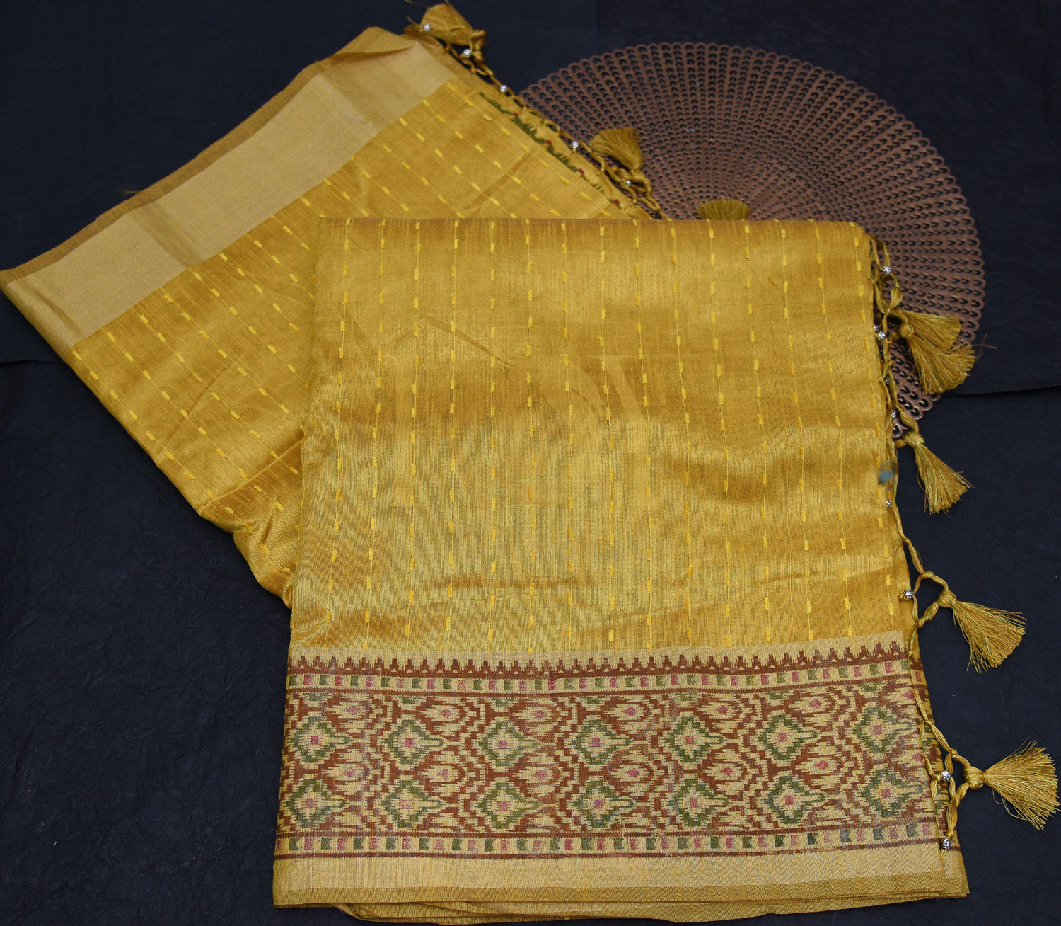 Patola Inspired Saree With Slub Yarn Weave And Contrast Pallu