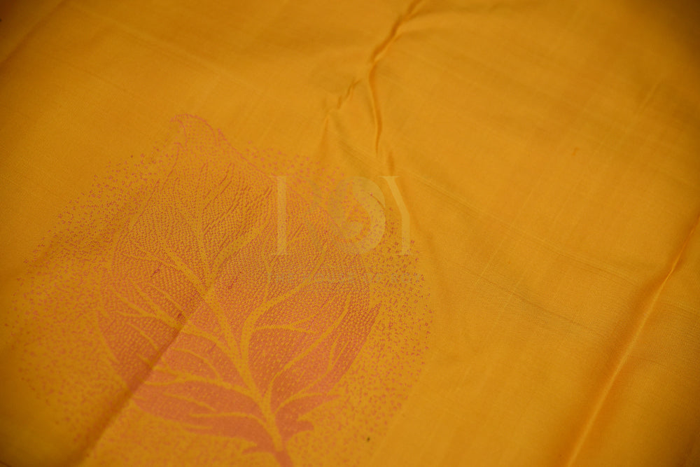 Pure Kancheepuram Silk Saree – Navy Blue Zari Pallu & Pink Leaf Motifs