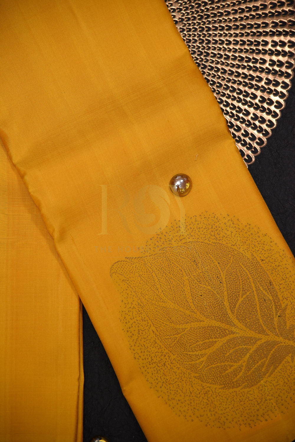 Pure Kancheepuram Silk Saree – Navy Blue Zari Pallu & Pink Leaf Motifs